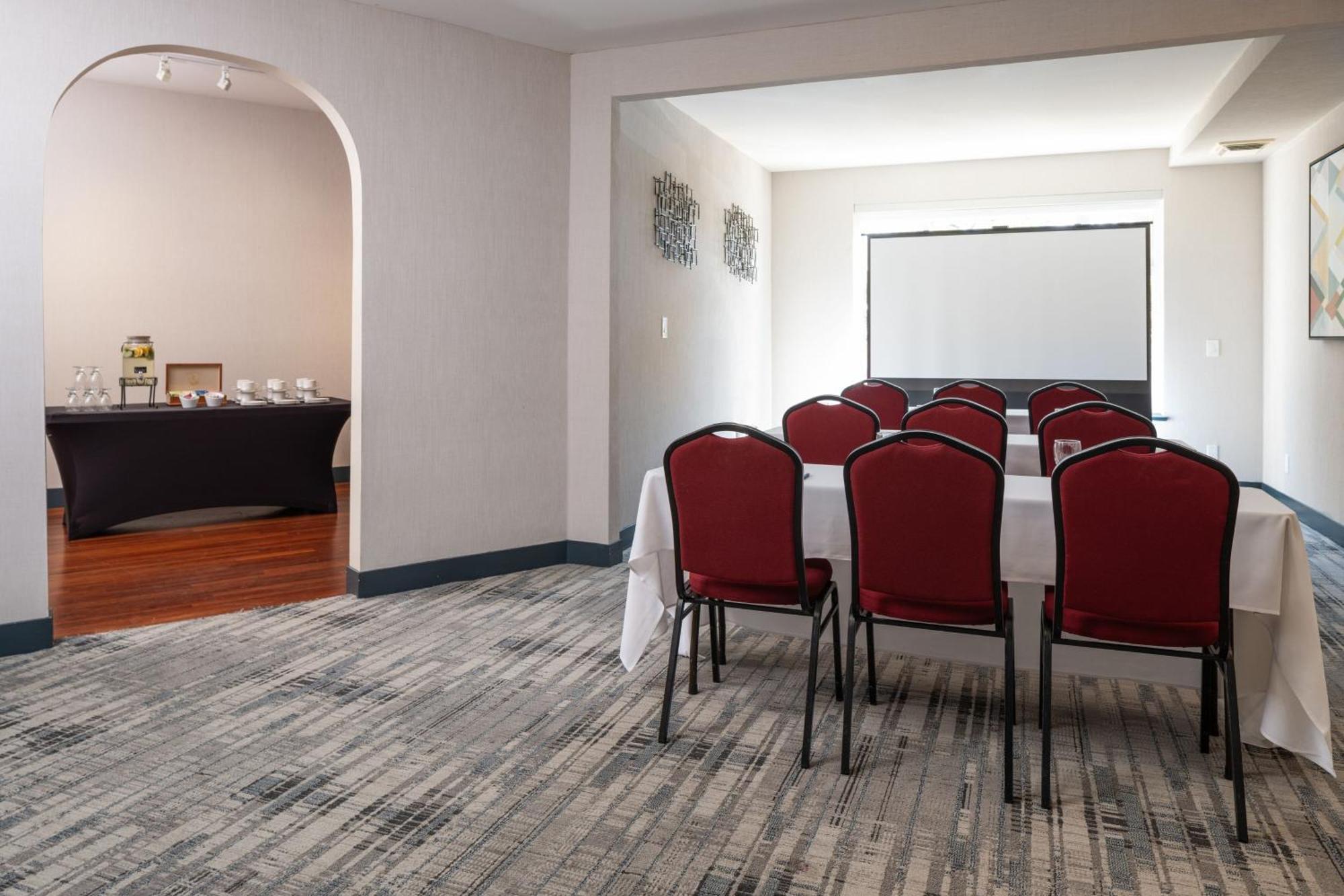 Four Points By Sheraton Victoria Gateway Langford Eksteriør billede